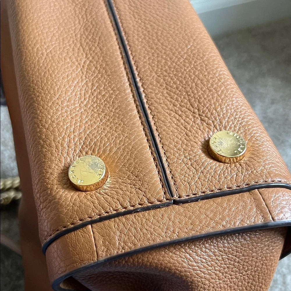 Michael Kors Tan Leather Shoulder Bag with Gold Chain - Picture 3 of 15